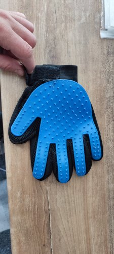 Фото рукавичка для вичісування шерсті  True Touch Перчатка для вычесывания шерсти для кошек и собак від користувача BOSS