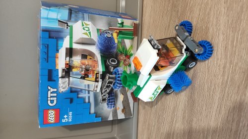Фото Блоковий конструктор LEGO City Машина для очистки улиц (60249) від користувача Arina Arina