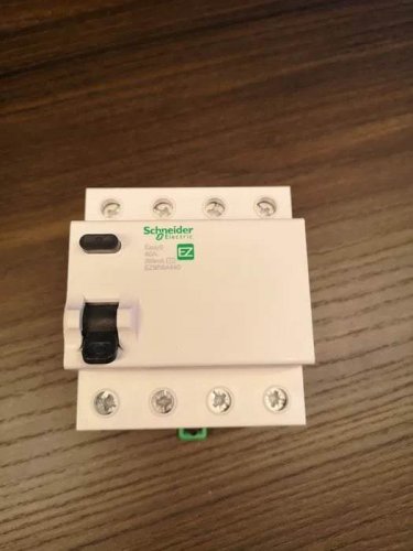 Фото Диференційне реле Schneider Electric EZ9 4Р, 40А, 300 мА, АС (EZ9R64440) від користувача Zlk