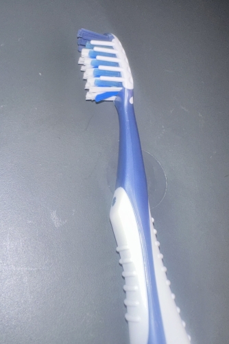 Фото звичайна щітка Oral-B Зубная щетка  ProExpert Complete 7 1+1 средней жесткости 2 шт. від користувача MarfaKobjucka