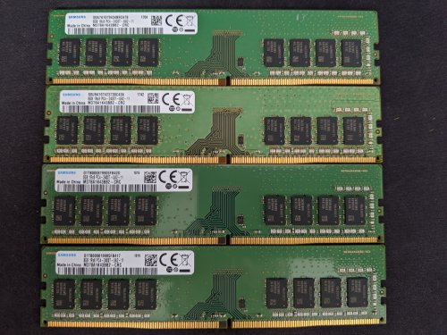 Фото Пам'ять для настільних комп'ютерів Samsung 8 GB DDR4 2400 MHz (M378A1K43BB2-CRC) від користувача walkman7