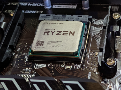 Фото Процесор AMD Ryzen 5 2600 (YD2600BBAFBOX) від користувача danebola