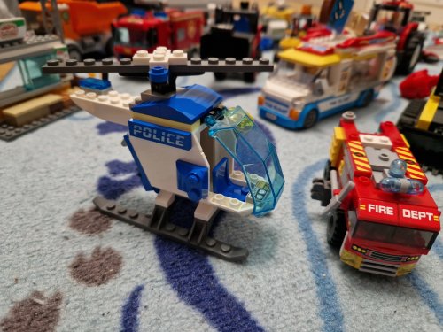Фото Блоковий конструктор LEGO City Полицейский вертолёт (60275) від користувача 2364275