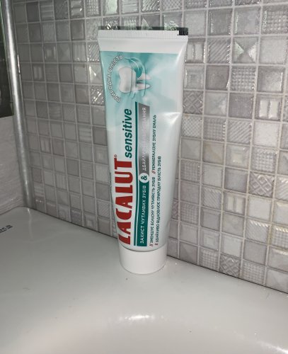 Фото зубна паста Lacalut Зубная паста Lacalut Sensitive Защита чувствительных зубов и Бережное отбеливание 75 мл (40163696964 від користувача Sofiya83