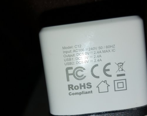 Фото Мережевий зарядний пристрій Hoco C12 2.4A 2USB Lightning White від користувача Dice21