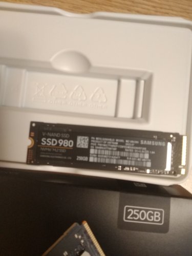 Фото SSD накопичувач Samsung 980 250 GB (MZ-V8V250BW) від користувача lordep