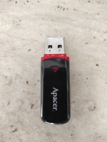 Фото Флешка Apacer 16 GB AH333 Black USB 2.0 (AP16GAH333B-1) від користувача Maksym Myroshnyk