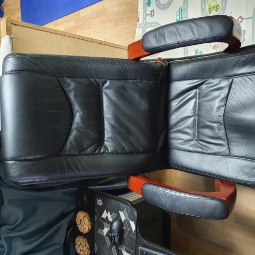 Фото Офісне крісло для керівника АКЛАС Артур EX MB черный (01668) від користувача Barahir