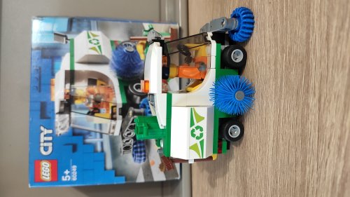Фото Блоковий конструктор LEGO City Машина для очистки улиц (60249) від користувача Arina Arina