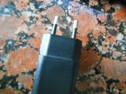 Фото Мережевий зарядний пристрій TOTO TZZ-61 Travel charger MicroUsb 2.1A 1.2m Black від користувача 