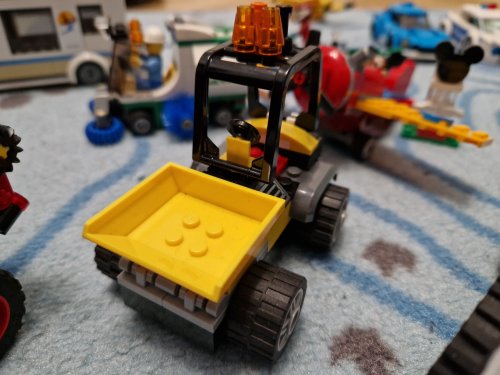 Фото Блоковий конструктор LEGO City Автомобиль для дорожных работ (60284) від користувача 2364275