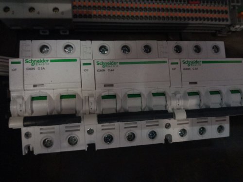 Фото Автоматичний вимикач Schneider Electric Acti 9 iC60H 3P 3A C (A9F84303) від користувача kostyany4