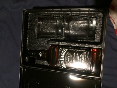 Фото Віскі Jack Daniel’s Теннесси Виски 0.7 л 40% в металлической коробке (5099873090473) від користувача Іринка Марчак