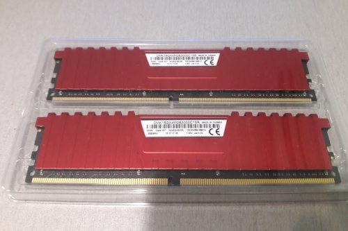 Фото Пам'ять для настільних комп'ютерів Corsair 16 GB (2x8GB) DDR4 3000 MHz (CMK16GX4M2B3000C15R) від користувача Syrax