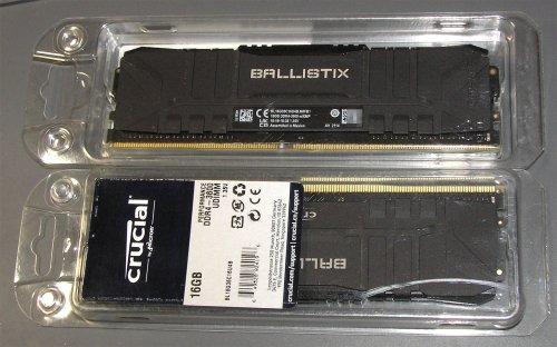 Фото Пам'ять для настільних комп'ютерів Crucial 16 GB DDR4 3600 MHz Ballistix Black (BL16G36C16U4B) від користувача 339