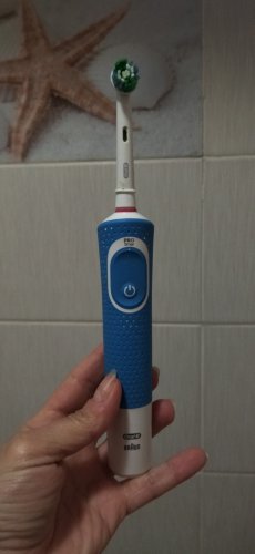 Фото Електрична зубна щітка Oral-B Vitality D100.413.1 PRO Sens Clean Blue від користувача V1
