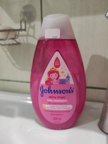 Фото Дитячий шампунь Johnson's Baby Детский шампунь  Блестящие локоны, с капелькой арганового масла, 500 мл від користувача KatrysiaQwerty