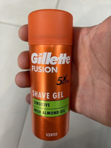 Фото гель для гоління Gillette Гель для гоління  Fusion 5 Ultra Sensitive, 75 мл від користувача Orestiv.