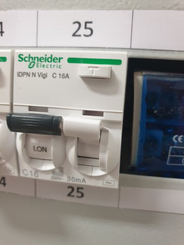 Фото Диференційний автомат Schneider Electric Resi9 16А 30 мА 1P+N 6кA кривая С тип АС (R9D25616) від користувача Sergey