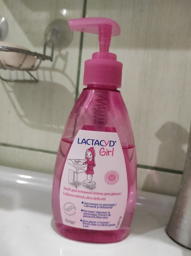 Фото  Lactacyd Засіб для інтимной гігієни  Для дівчат з дозатором 200 мл (5391520948084) від користувача KatrysiaQwerty