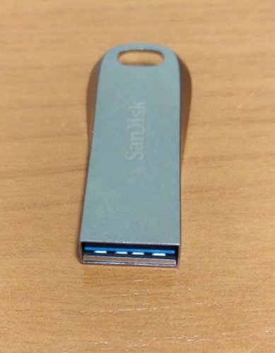Фото Флешка SanDisk 32 GB Ultra Luxe USB 3.1 Silver (SDCZ74-032G-G46) від користувача 