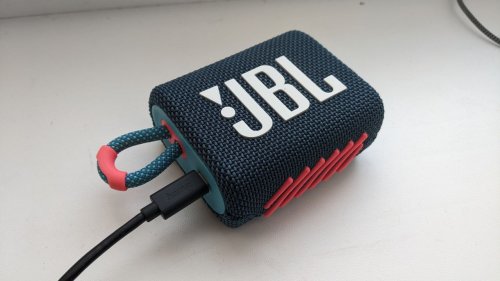 Фото Портативна колонка JBL Go 3 Blue Coral (JBLGO3BLUP) від користувача Влад Яма
