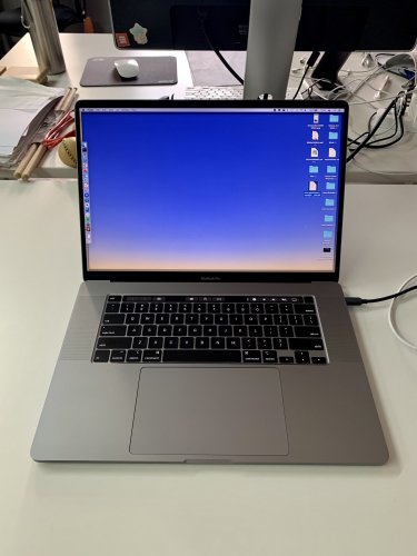 Фото Ноутбук Apple MacBook Pro 16" Space Gray 2019 (MVVK2) від користувача lucky_alex