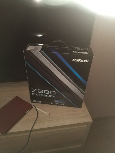 Фото Материнська плата ASRock Z390 Extreme4 від користувача DeMonstro