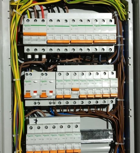 Фото Автоматичний вимикач Schneider Electric ВА63 3P 63A C (11229) від користувача Zlk