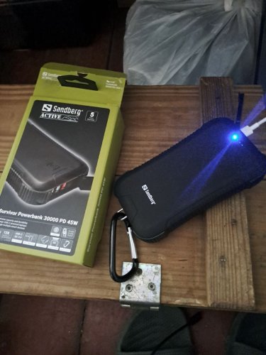 Фото Зовнішній акумулятор (павербанк) Sandberg 30000mAh PD/45W QC/3.0 USB-C USB-A*3 8 LED flashlight (420-48) від користувача airalchemist