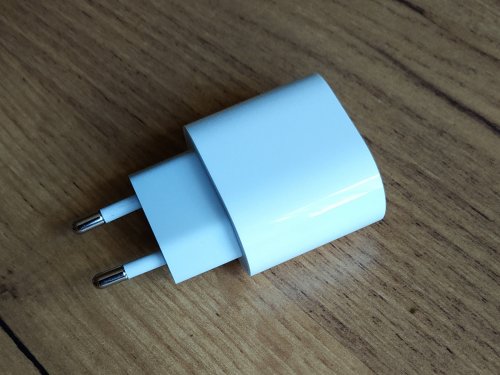 Фото Мережевий зарядний пристрій Apple USB-C Power Adapter 20W (MHJE3) від користувача Styrman