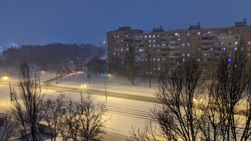 Фото из окна в ночном режиме. 