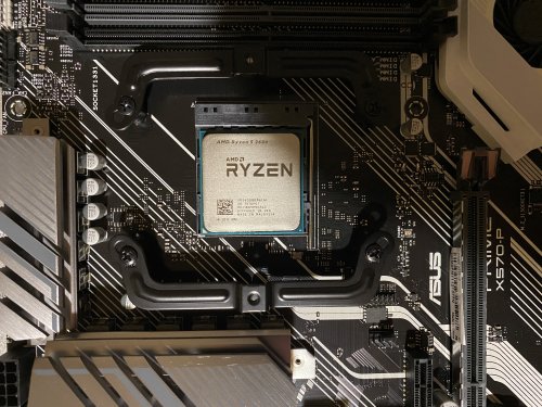 Фото Процесор AMD Ryzen 5 2600 (YD2600BBAFBOX) від користувача Alexander Glushko