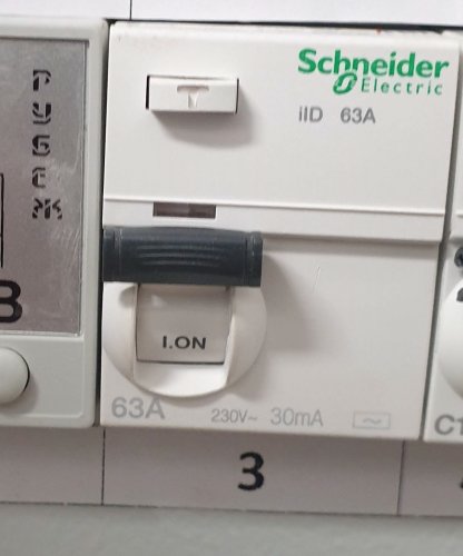 Фото Диференційне реле Schneider Electric УЗО iID 2Р 63А 300мА АС (A9R15263) від користувача Sergey