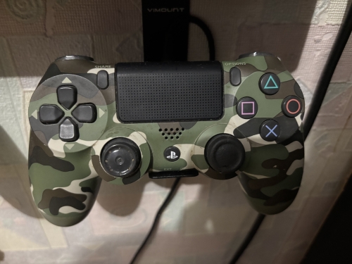 Фото Геймпад Sony DualShock 4 V2 Green Camouflage (9895152) від користувача Orestiv.