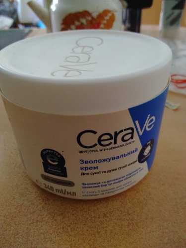 Фото крем для тіла CeraVe Увлажняющий крем  для сухой и очень сухой кожи лица и тела 340 мл (3337875597227) від користувача seolinker
