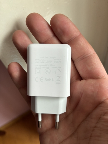 Фото Мережевий зарядний пристрій UGREEN CD122 Quick Charger 3.0 18W White (10133) від користувача Orestiv.