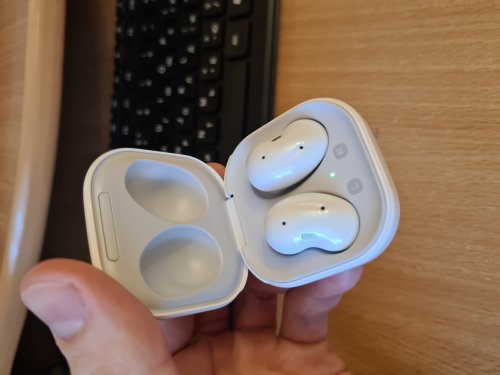 Фото Навушники TWS Samsung Galaxy Buds Live Mystic White (SM-R180NZWA) від користувача Артем Ефименко