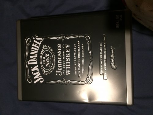 Фото Віскі Jack Daniel’s Теннесси Виски 0.7 л 40% в металлической коробке (5099873090473) від користувача Іринка Марчак
