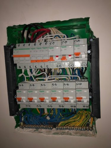 Фото Автоматичний вимикач Schneider Electric ВА63 3P 20A C (11224) від користувача Zlk