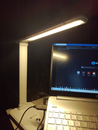 Фото Офісна настільна лампа Electro House LED 10W з бездротовою зарядкою White (EH-LMT-WC1) від користувача Igorius1
