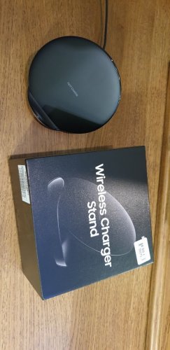 Фото Бездротовий зарядний пристрій Samsung Wireless Charger Stand Black (EP-N5105TBRGRU) від користувача dinamit666