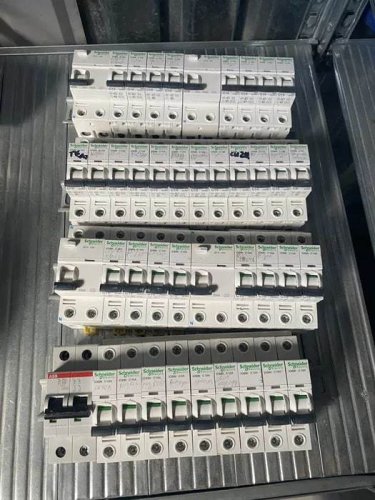 Фото Автоматичний вимикач Schneider Electric Acti9 iC60N 1P 10A C 6кА (A9F79110) від користувача Zlk