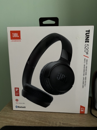 Фото Навушники з мікрофоном JBL Tune 520BT Black (JBLT520BTBLKEU) від користувача Orestiv.