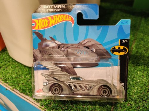 Фото Масштабна модель Hot Wheels Batman Forever Batmobile Batman 1:64 HKJ73 Grey від користувача Burning Money