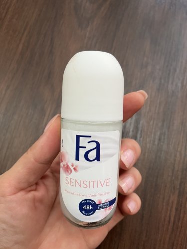 Фото  Fa Антиперспирант-ролик  Sensitive с ароматом белого мускуса 50 мл (9000101047141) від користувача Mexanik