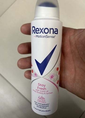 Фото жіноча Rexona Дезодорант аерозольний  Stay Fresh White Flowers And Lychee 150 мл (8717163680568) від користувача Orestiv.