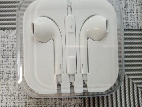 Фото Навушники з мікрофоном Apple EarPods with Lightning Connector (MMTN2) від користувача ИгорьКоз