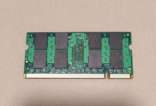 Фото Пам'ять для ноутбуків SK hynix 2 GB SO-DIMM DDR3 1066 MHz (HMT125S6BFR8C-G7) від користувача 