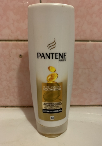 Фото  Pantene Pro-v Бальзам-ополаскиватель  Интенсивное восстановление 275 мл (8001841740331) від користувача MarfaKobjucka